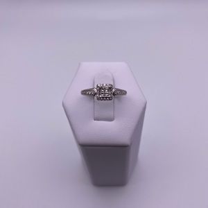 10k white gold Diamond ring